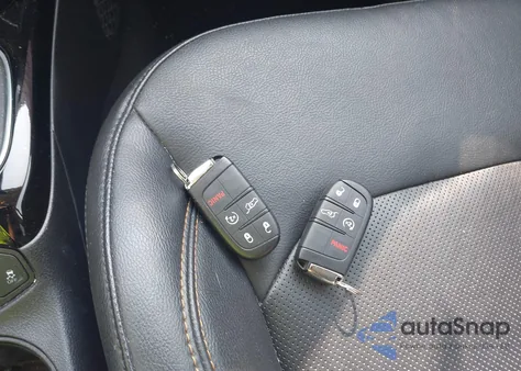 2019 Jeep Compass Limited 4X4 from USA, damaged, VIN 3C4NJDCB0KT817868